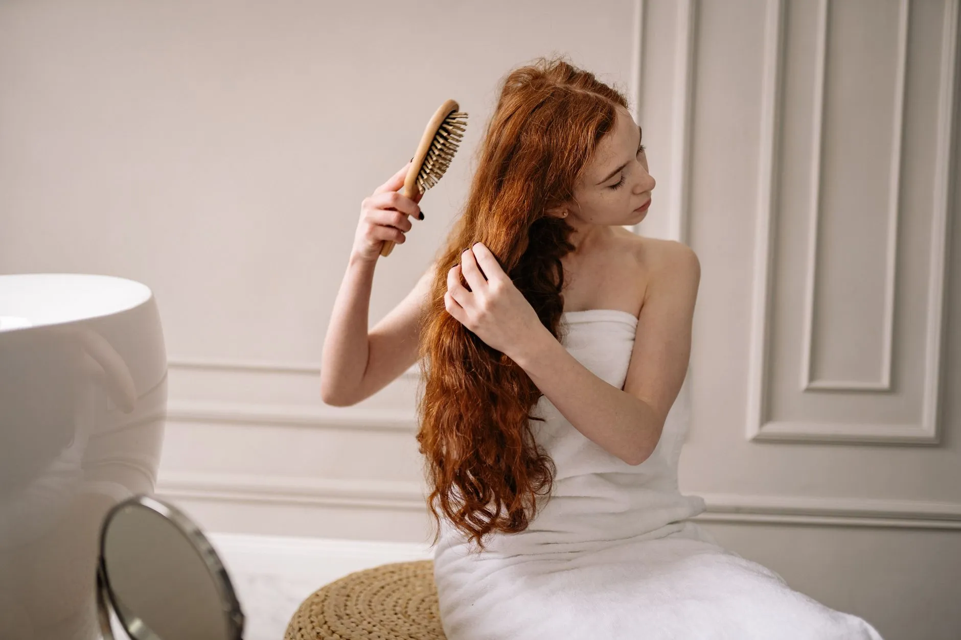 Người phụ nữ với mái tóc dày khỏe mạnh