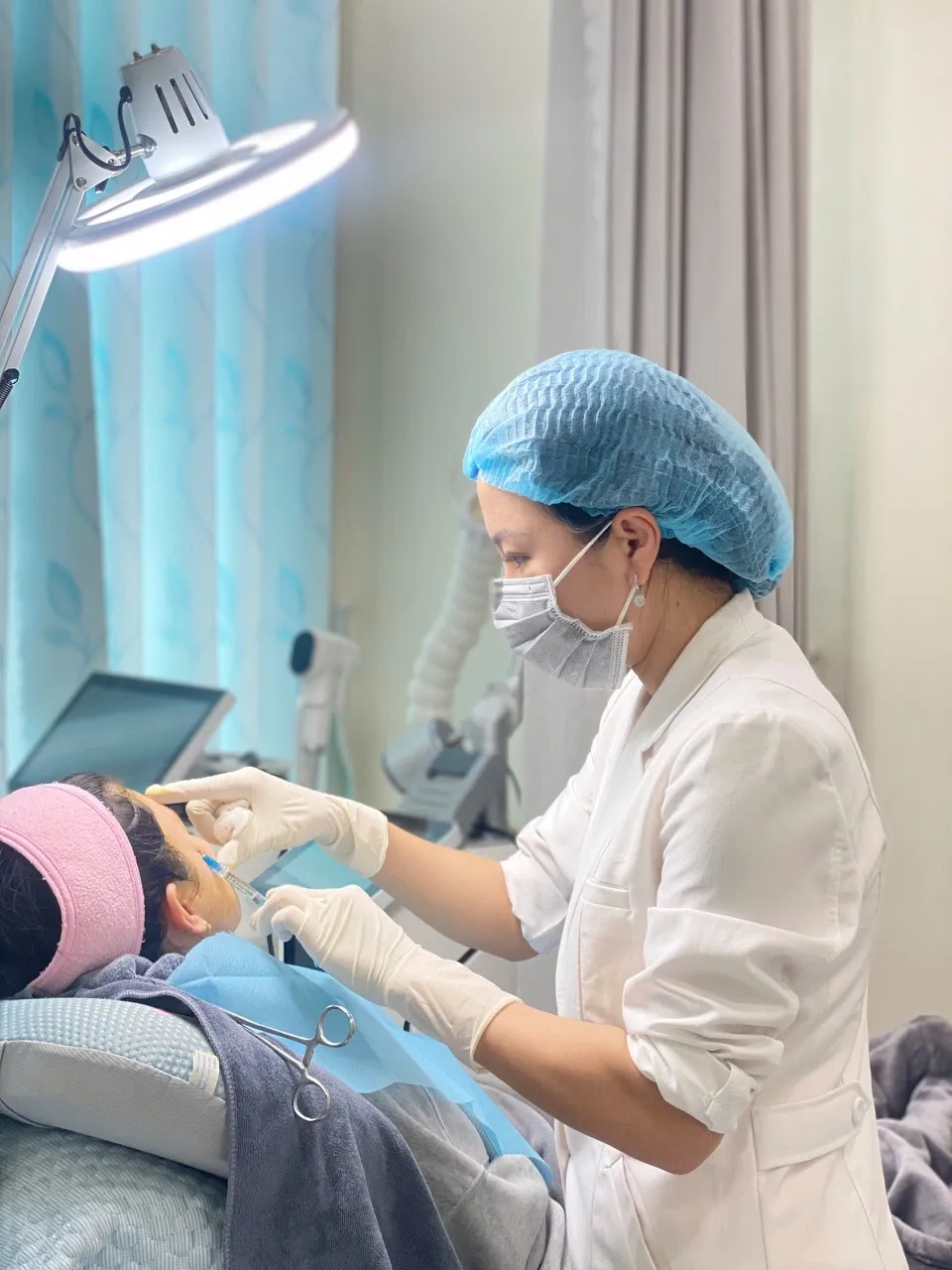 Khách hàng trị sẹo